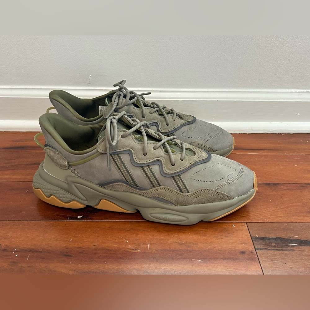 Men’s Adidas Ozweego (Like New)